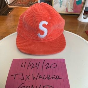NWT Supreme 6 panel fall/winter 17 corduroy hat